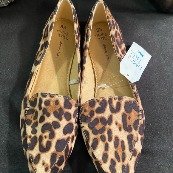 Women’s Time & Tru Leopard Print Point Toe Flats - Picture 12 of 12